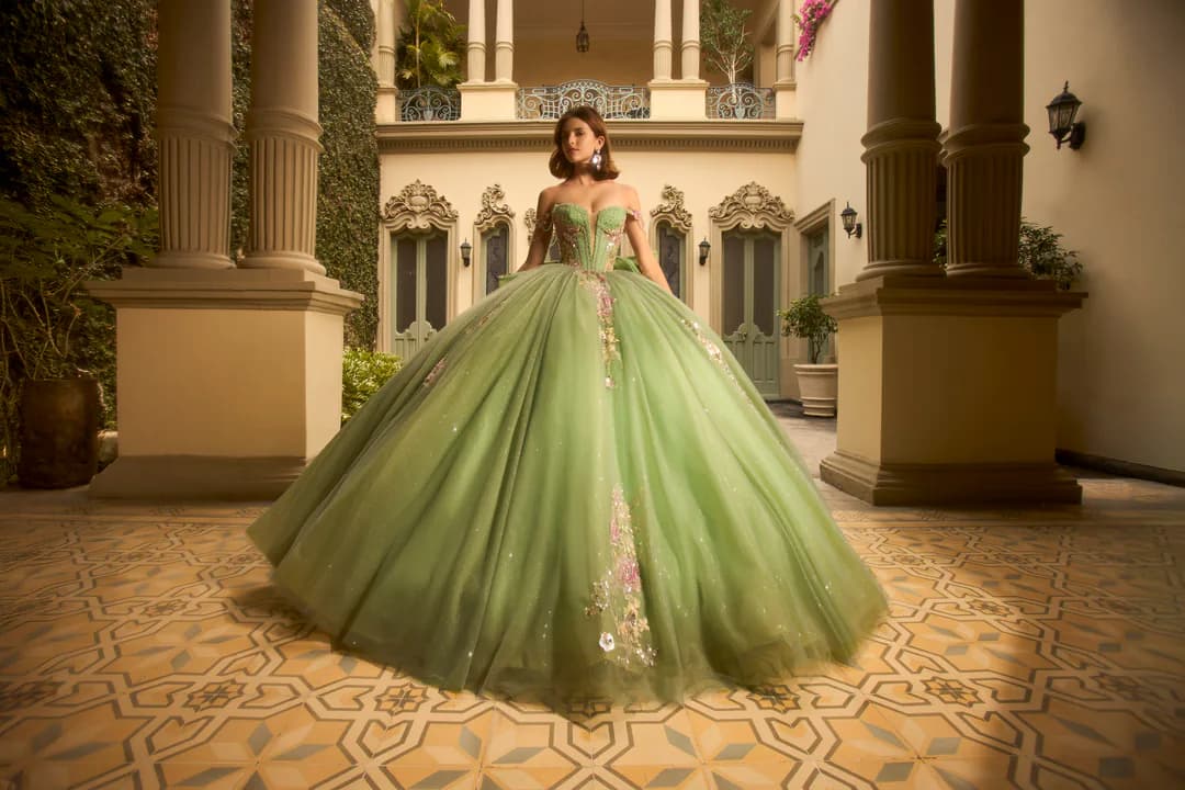 Presentación de Quinceañeras — evento comunitario | Reina's Tradición